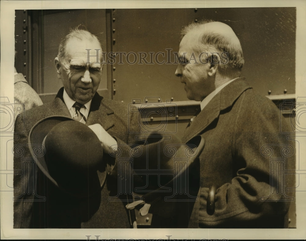 1939 Press Photo Daniel Roper Greeted by Prime Minister MacKenzie King of Canada- Historic Images