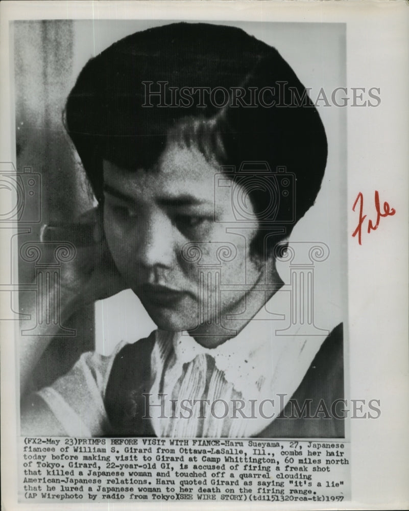 1957 Press Photo Haru Sueyama combs her hair before visiting husband - sba04734