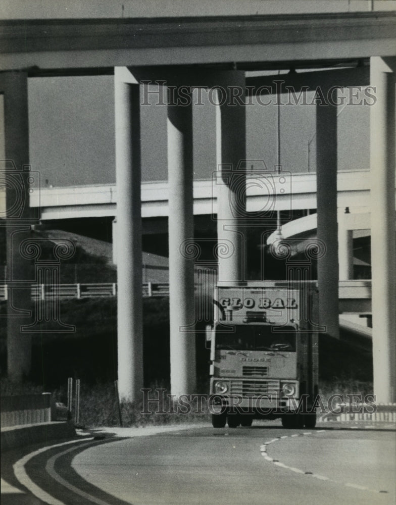 Press Photo A Global Truck - sba05082