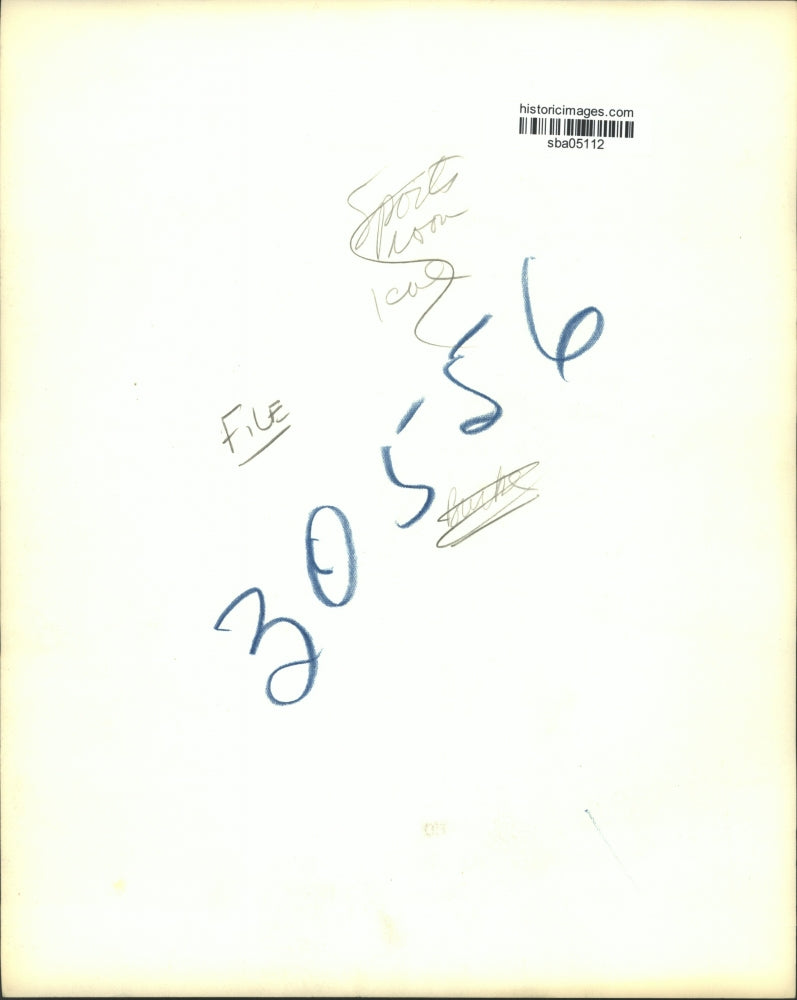 1955 Press Photo Jack Burke points to his low score of 67at the Masters