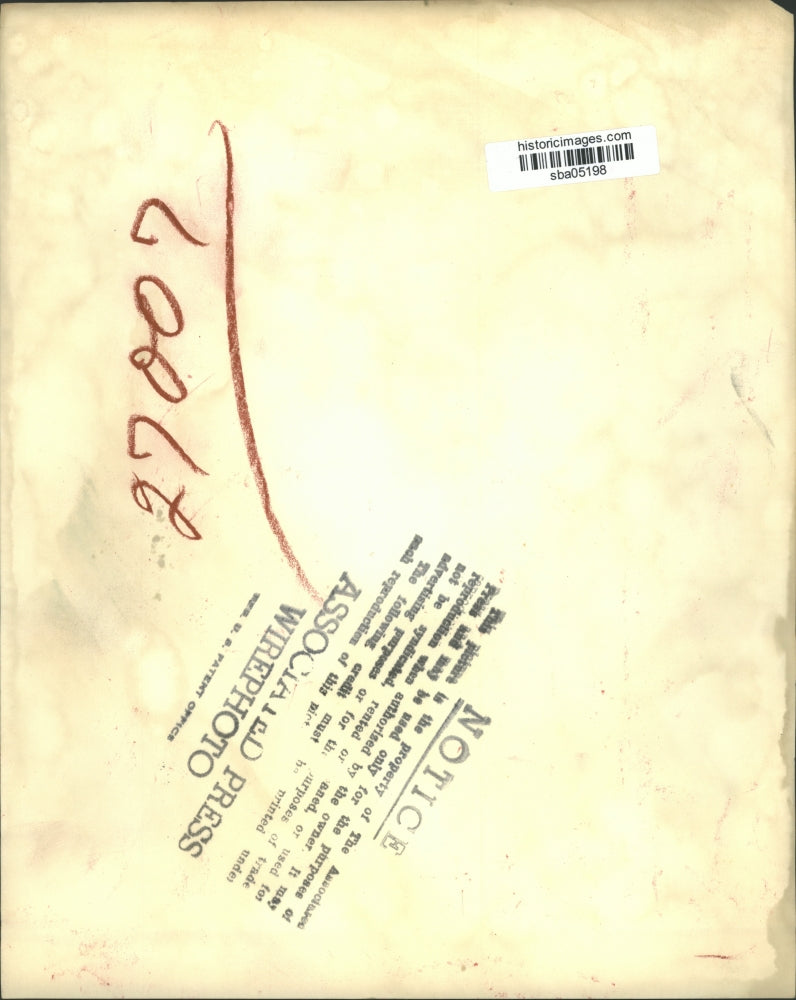 1947 Press Photo Sen. Robert A. Taft Waits for Taft-Hartley Labor Control Bill