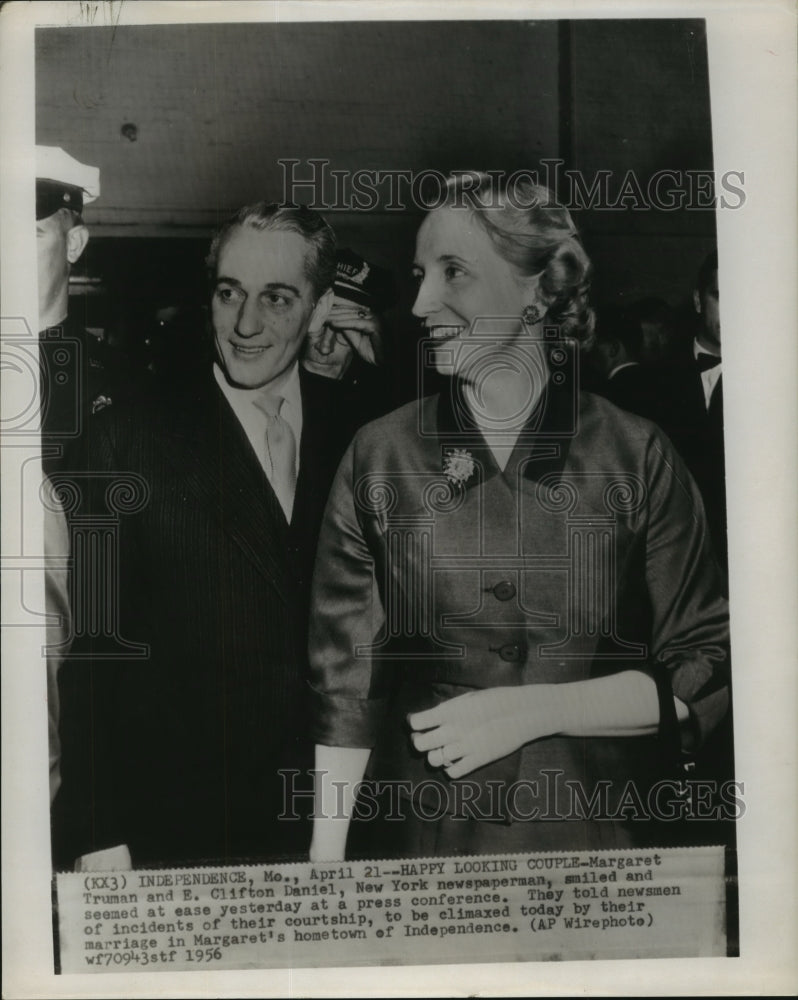1956 Press Photo Margaret Truman and E Clifton Daniel at press conference