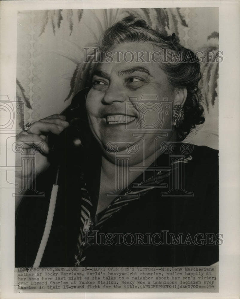 1954 Press Photo Lena Marchegiano talks with neighbor about sons boxing victory