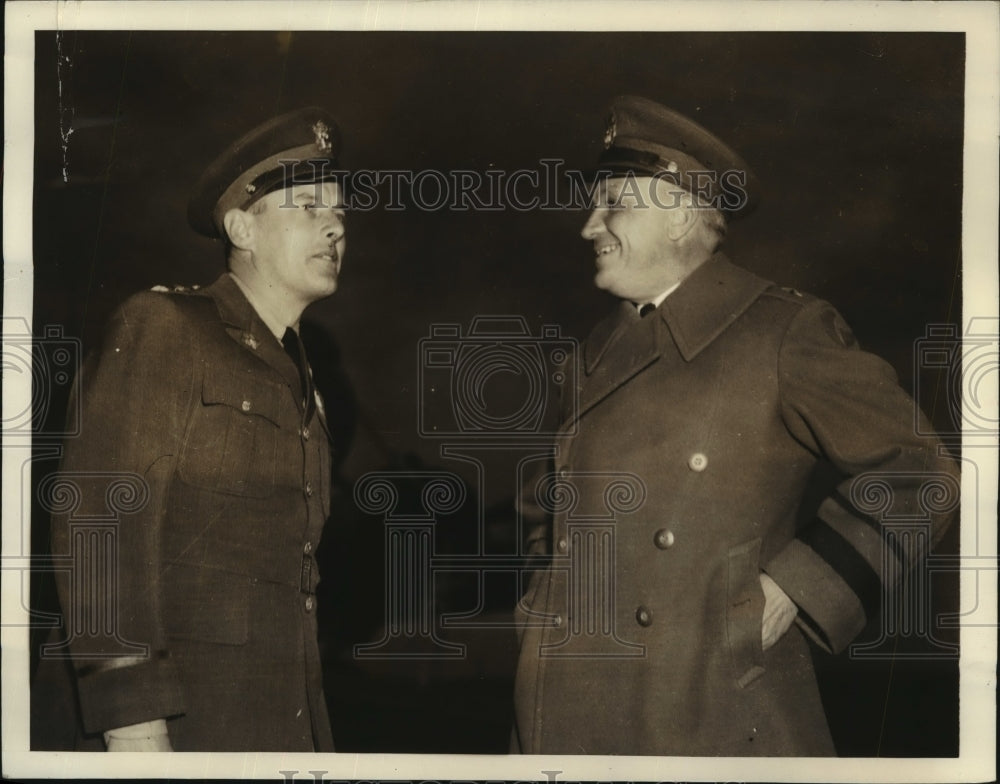 1938 Press Photo Col. Robert Olds Being Congratulated by Major Gen. Frank Andrew