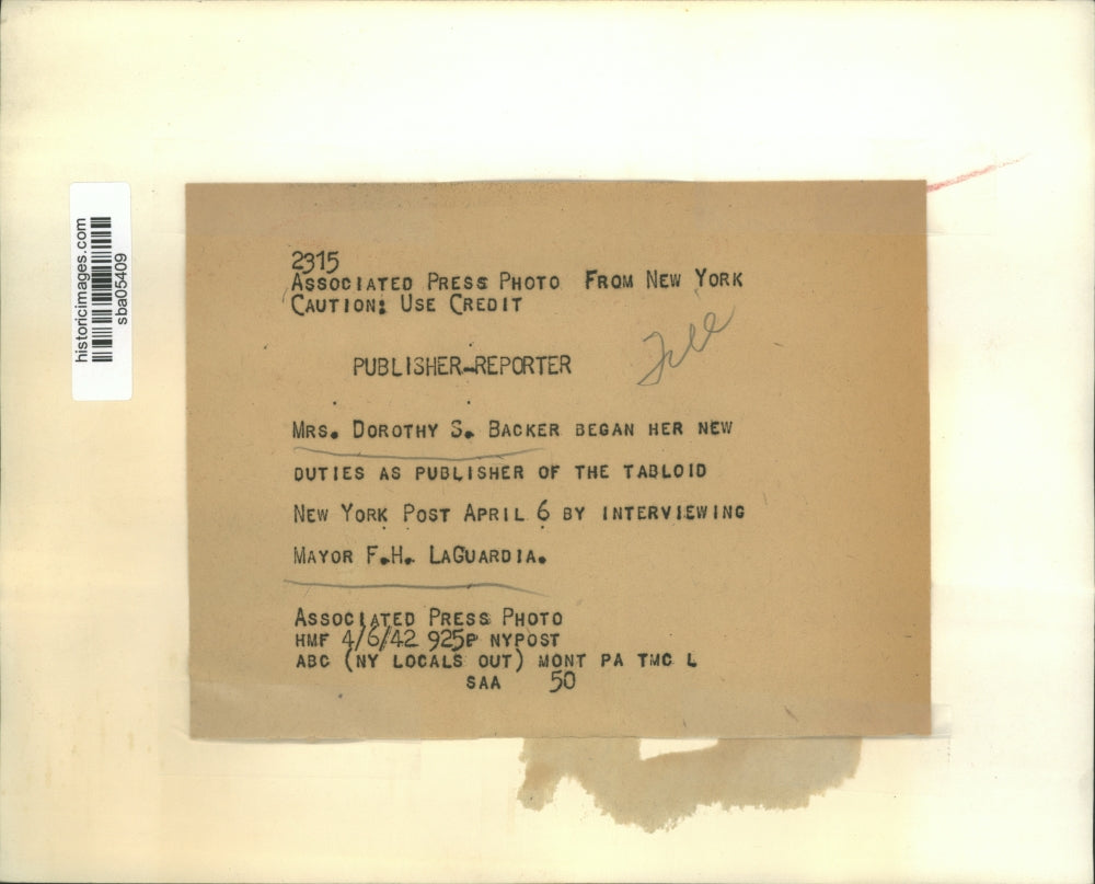 1942 Press Photo Dorothy S. Backer interviews Mayor LaGuardia for New York Post