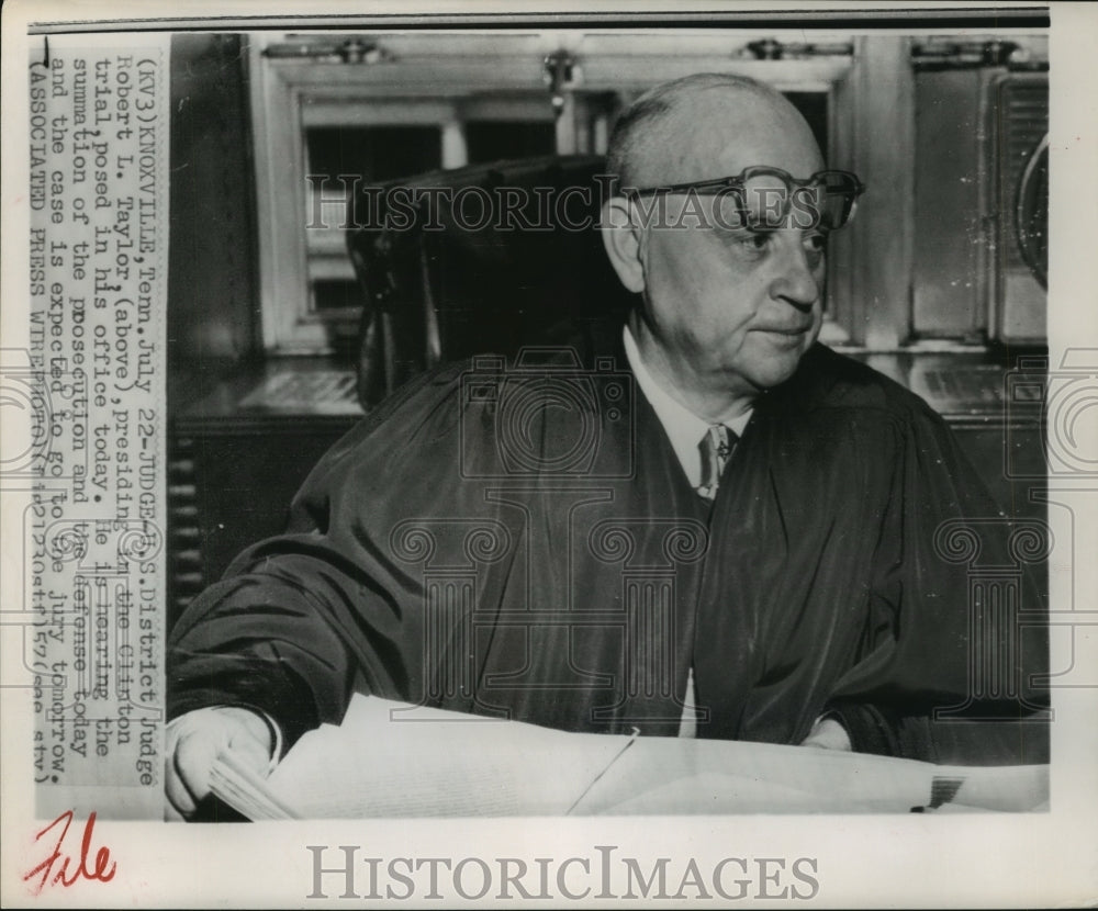 1957 Press Photo District Judge Robert Taylor presiding in the Clinton trial