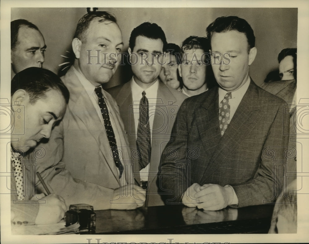 1941 Press Photo William Gustay Kaercher held on $25,000 bail for Espionage