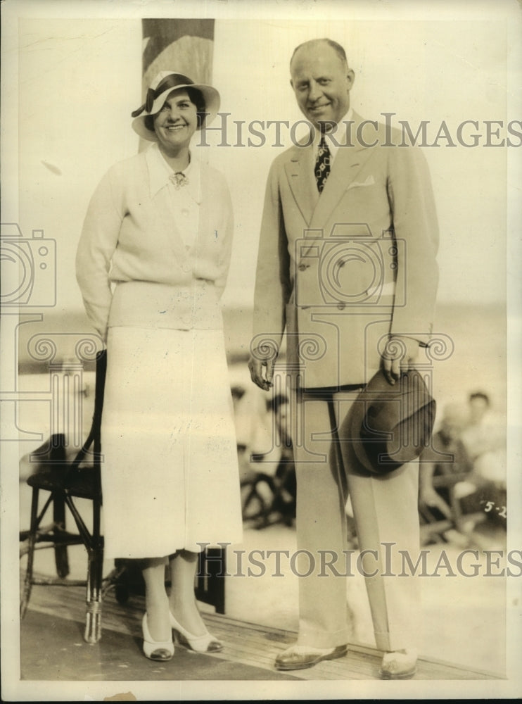 1934 Press Photo James Moffett, Federal Housing head on a trip with his wife