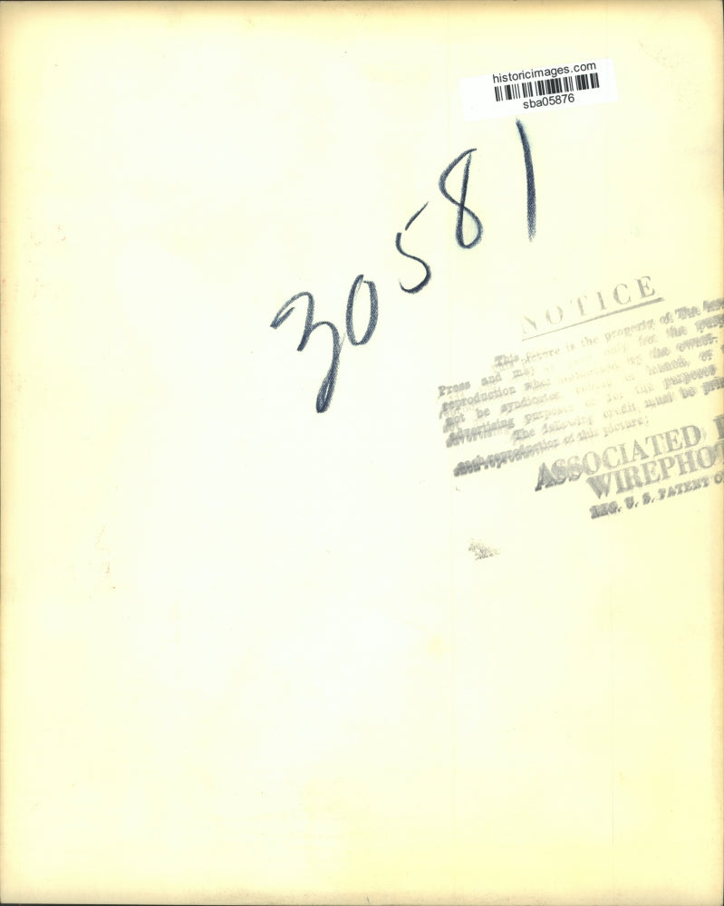 1955 Press Photo Captain Peter Townsend Leaving the Clarence House in London