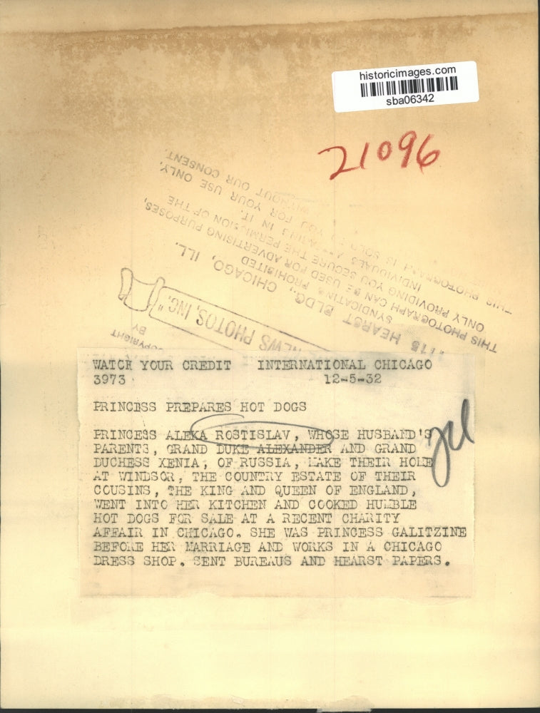 1932 Press Photo Princess Aleka Rostislav prefers to eat the hotdog she cooked