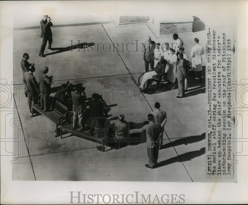 1955 Press Photo President Eisenhower photographed with Fitzsimons medical staff
