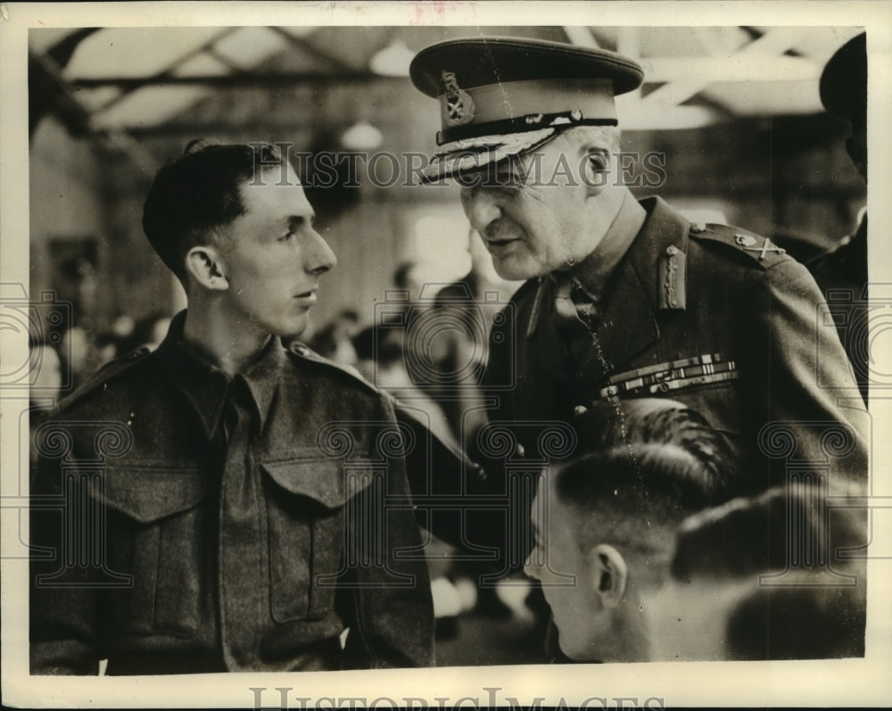 Press Photo General Sir John Dill chats with Militiamen at Crookham Camp