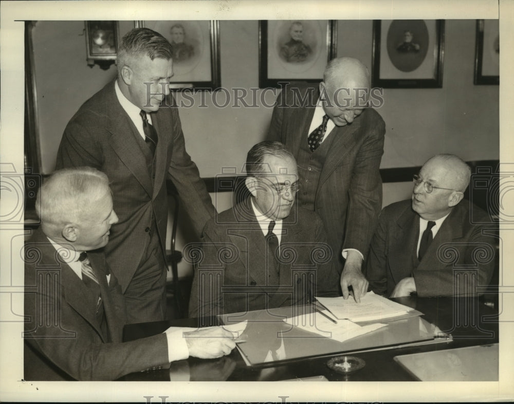 1939 Press Photo Newport News Shipbuilders Enters Bid for 20,000 Ton Aircraft