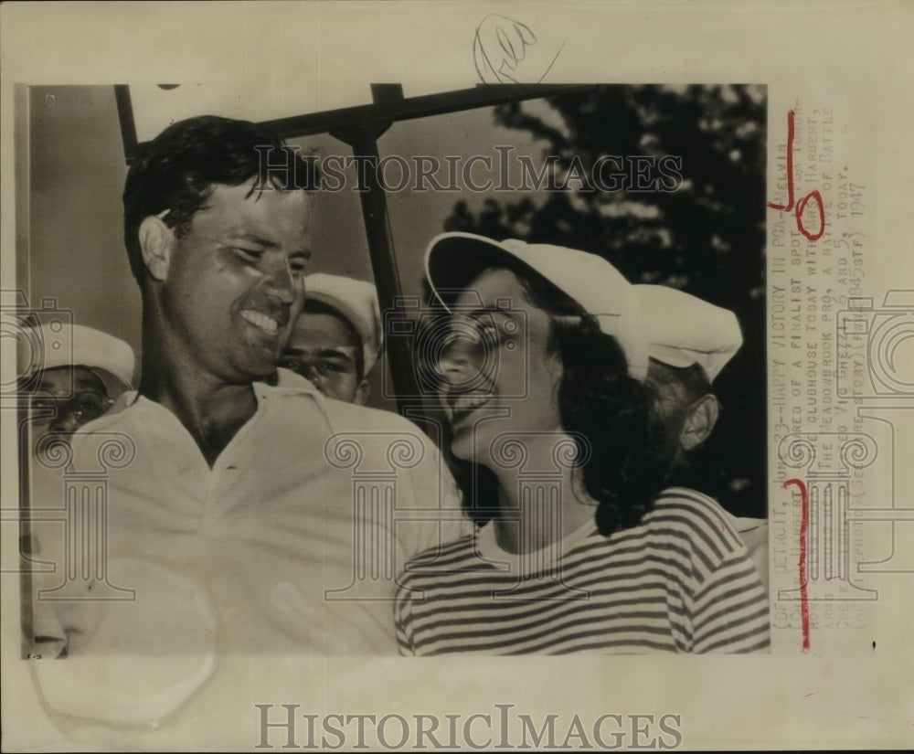 1947 Press Photo Melvin Harbert, golf finalist at PGA Play smiles with his wife- Historic Images