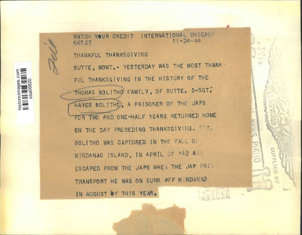 Press Photo Thomas Bilitho Family with Sgt-Hayes Bolitho on Thanksgiving