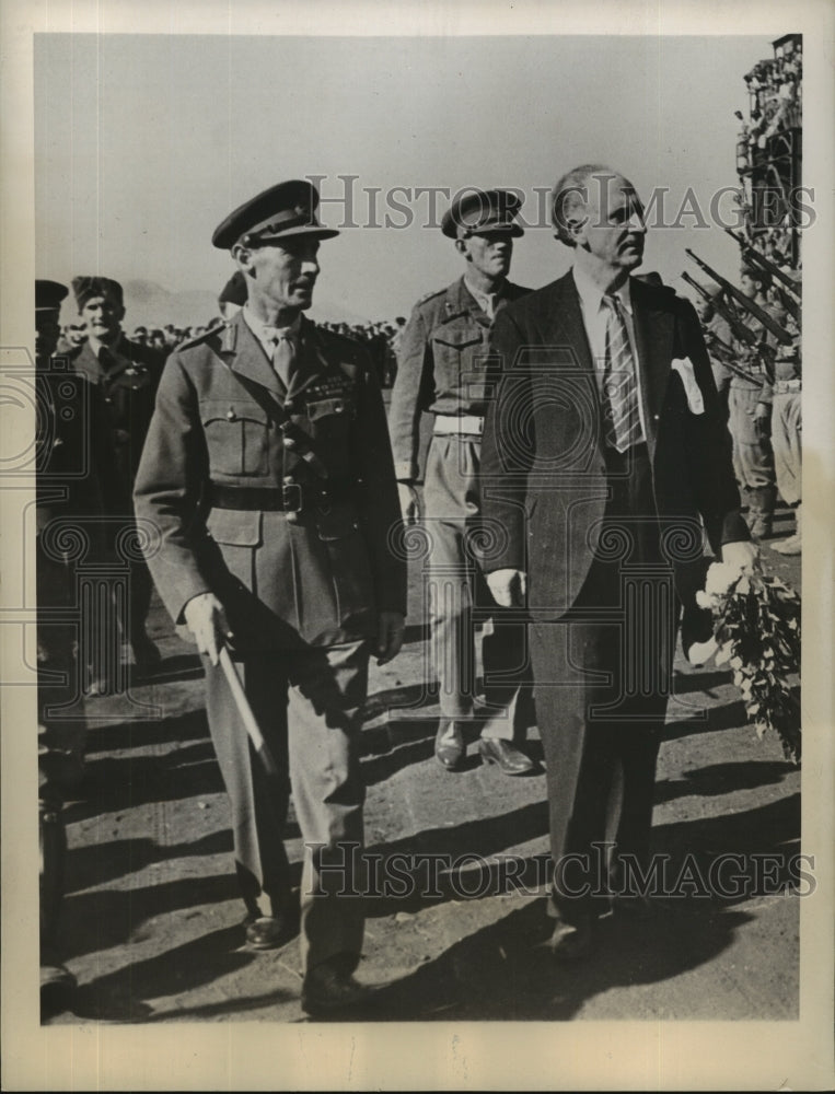 1944 Press Photo Lt Gen Ronald Scobie & George Papandreou Inspect Greek Troops