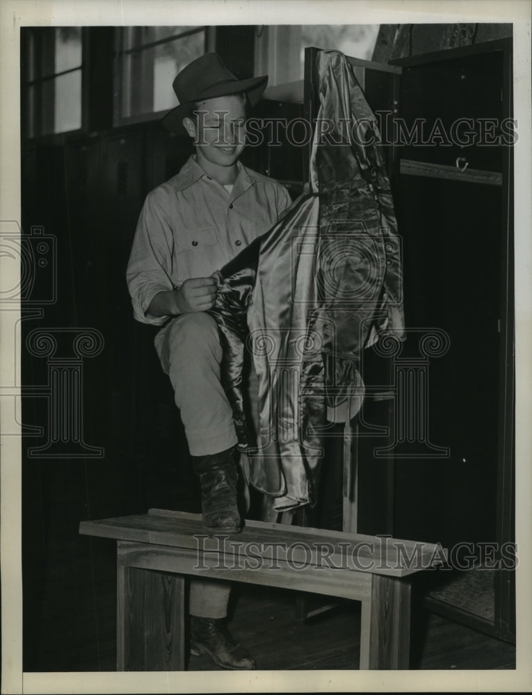 1944 Press Photo Billy Nichols, apprentice jockey at Chicago Race Meet