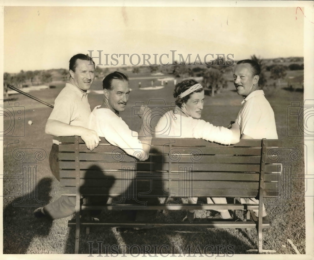1936 Press Photo Golfers Awaiting Their Turns to Tee Off in Round Robin Tourney