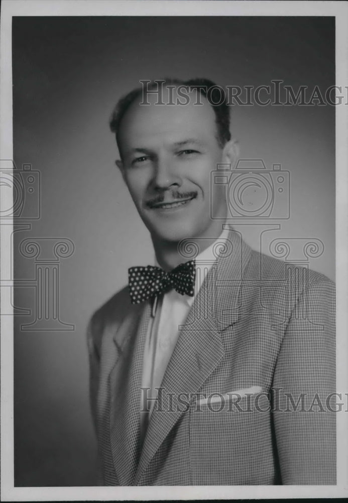 Press Photo Reginald M. Little Hoover Co. District Mgr. - sba07384