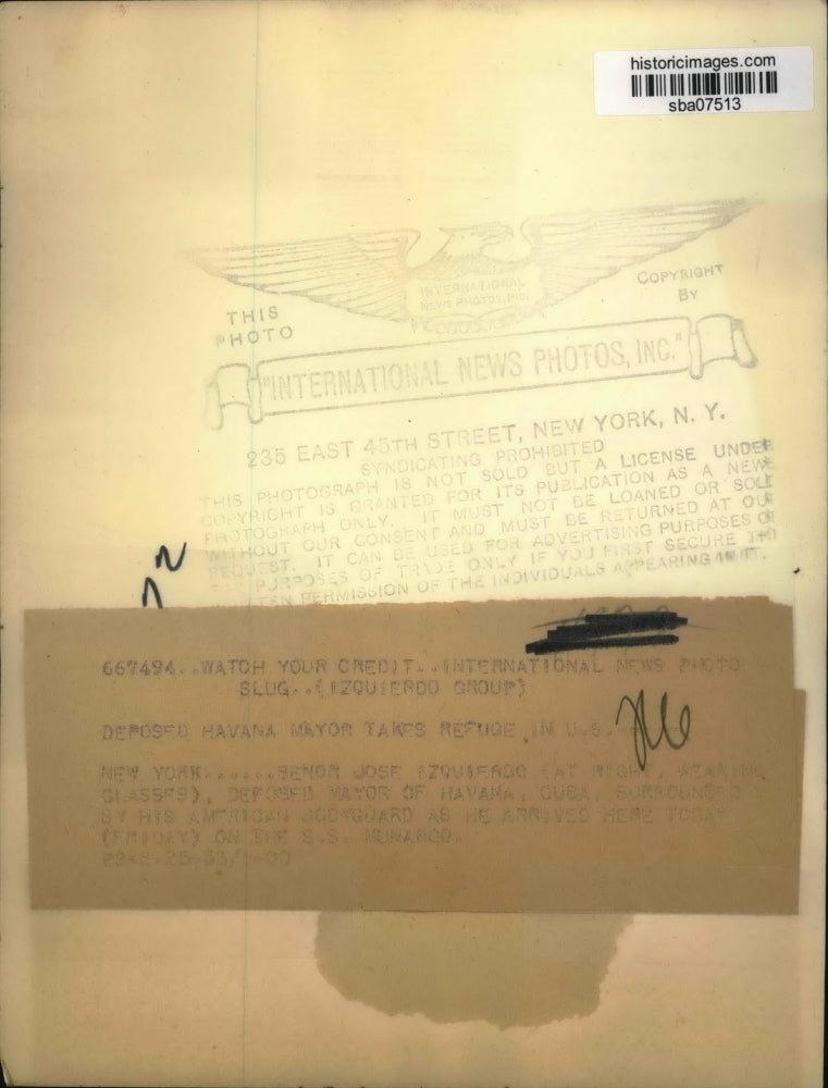 1933 Press Photo Senor Jose Izquergo with bodyguards arrive on S.S. Monarod