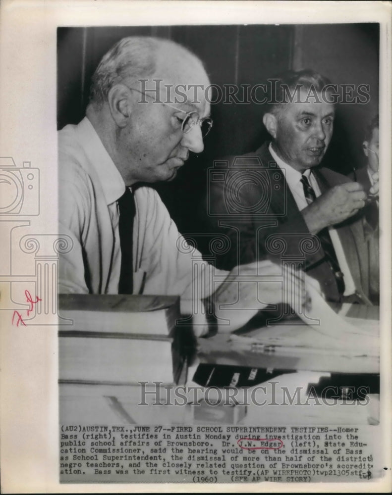 1960 Press Photo J. W. Edgar, Education Official listens as Homer Bass testifies