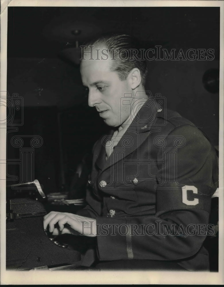 1945 Press Photo Joseph Morton,correspondent is believed to be a prisoner of war