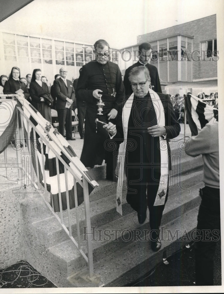 Press Photo Bishop Forey Blessing a Building - sba07805