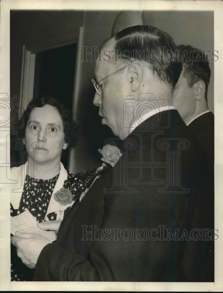 1940 Press Photo Robert Taft who loses presidential nomination shown with wife