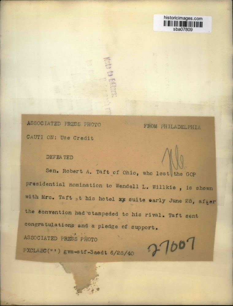 1940 Press Photo Robert Taft who loses presidential nomination shown with wife