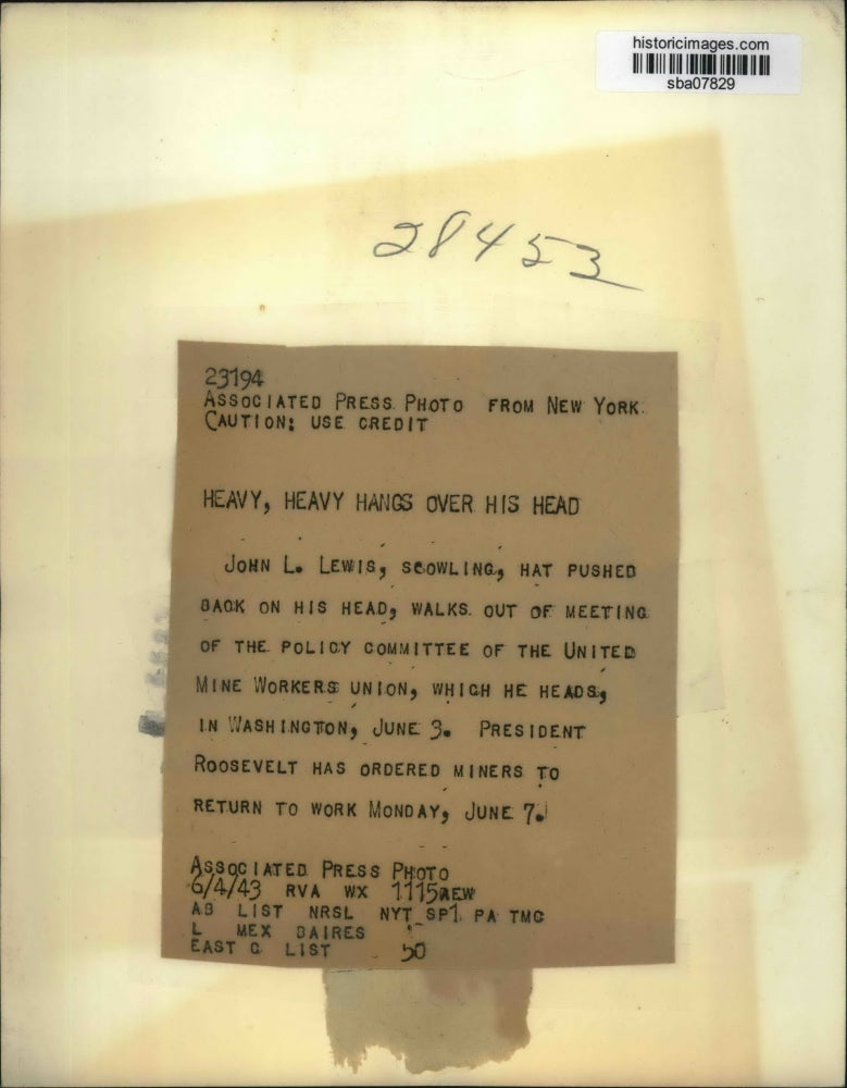 1943 Press Photo John Lewis, United Mine Workers head walks out of the meeting