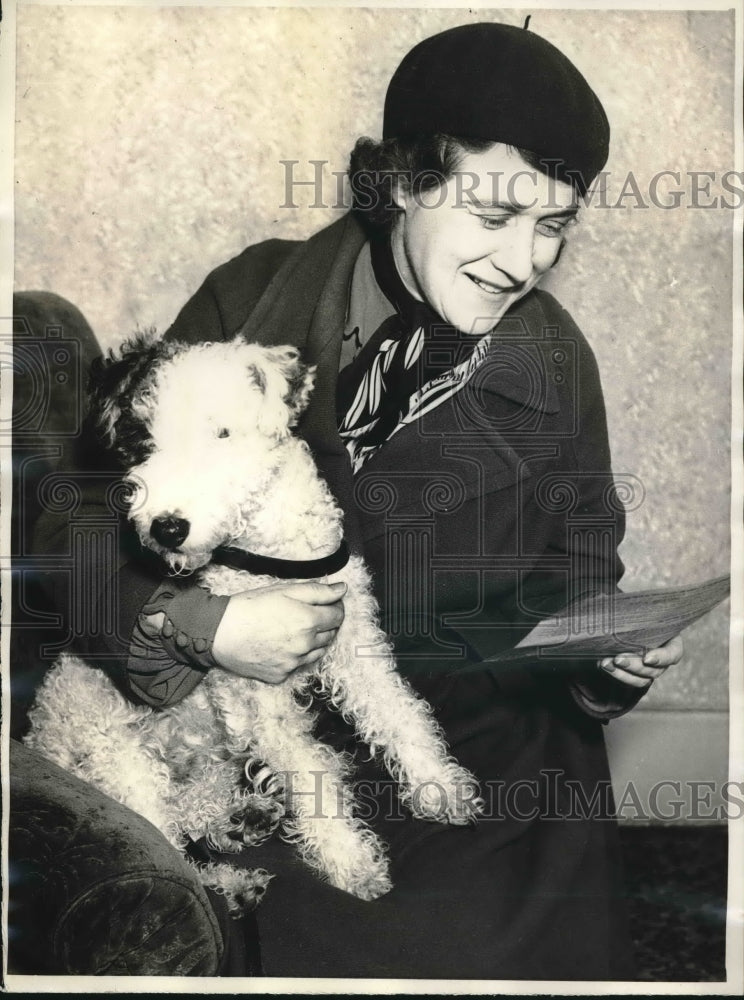 1935 Press Photo Mrs. Mabel Vremsak Smiles as She Finds Out Her Husband is Safe- Historic Images