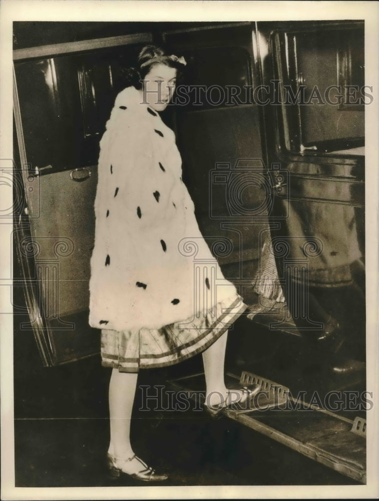 1937 Press Photo Lady Mary Cambridge attended a party at Buckingham Palace