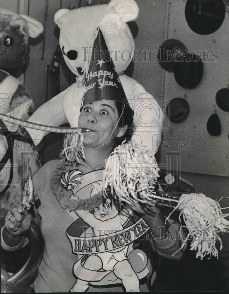 1969 Press Photo Mrs Teresa Gutierrez celebrates New Year&#39;s - sba08480- Historic Images