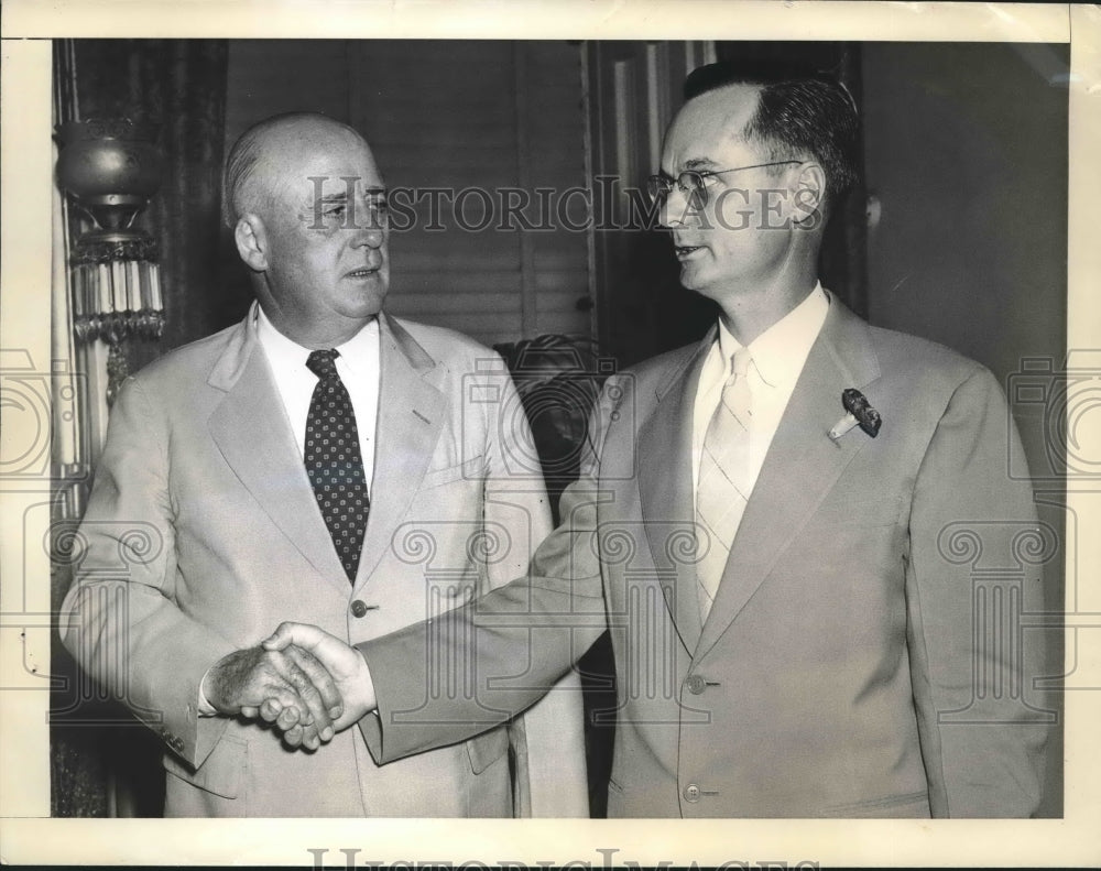 1941 Press Photo Carter Manasco of Alabama sworn in by Speaker Sam Rayburn- Historic Images