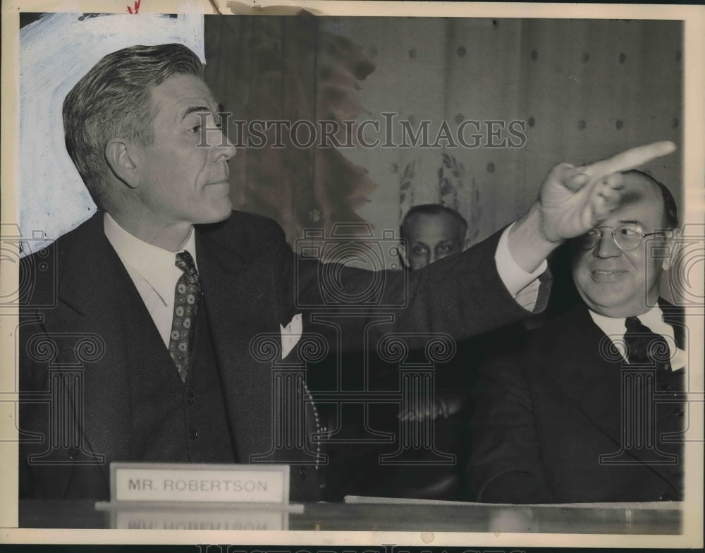 1946 Press Photo Mr. Robertson Speaking at Meeting - sba08618- Historic Images