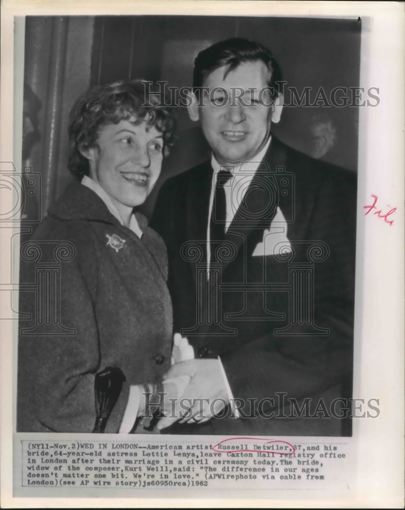 1962 Press Photo American Artist Russel Detwiler and bride Actress Lottie Lenya