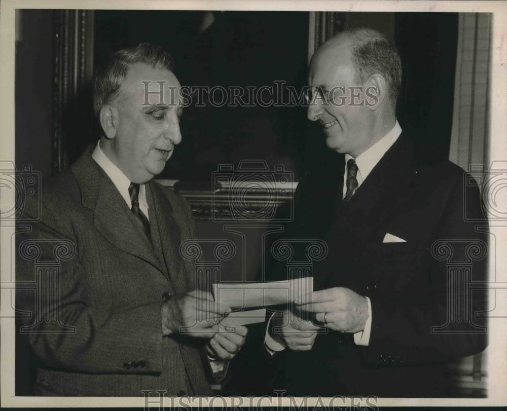 1945 Press Photo Treasury Secretary Fred M Vinson & Henry Morgenthau - sba09304