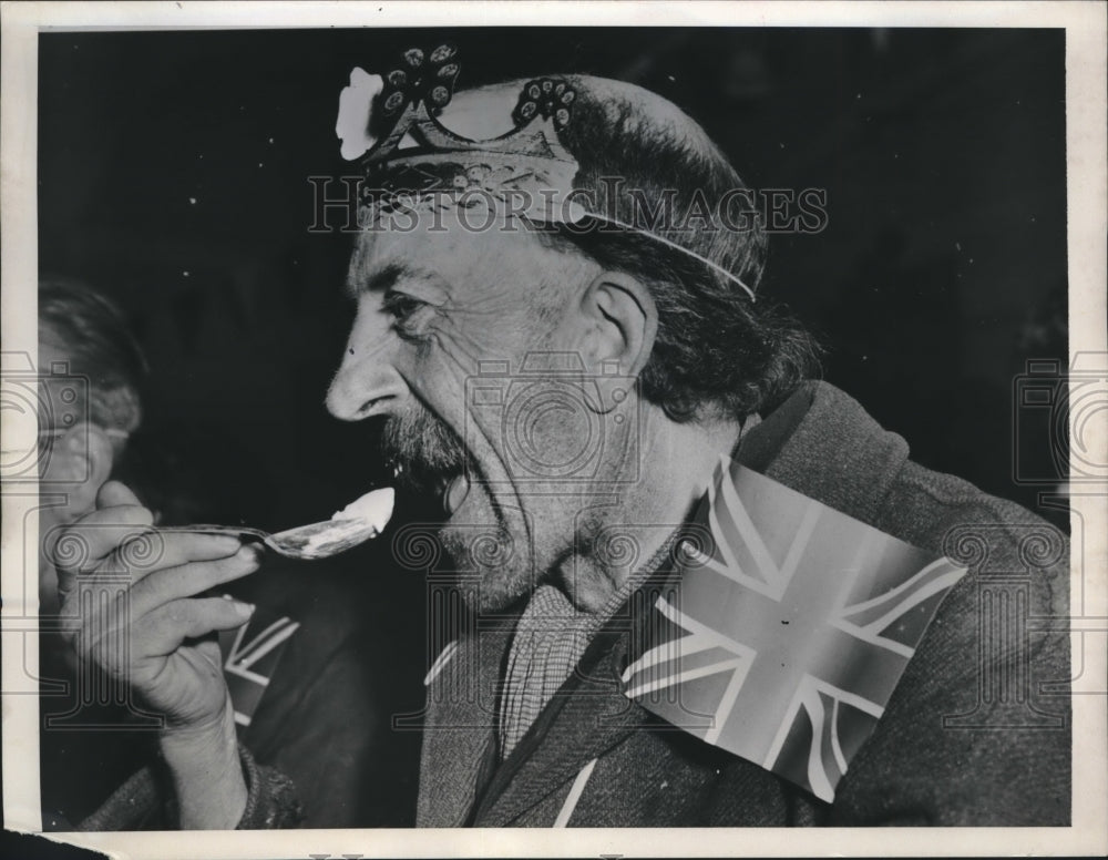 1953 Press Photo Old Fred aa tramp is guest at London's Westminster Hall
