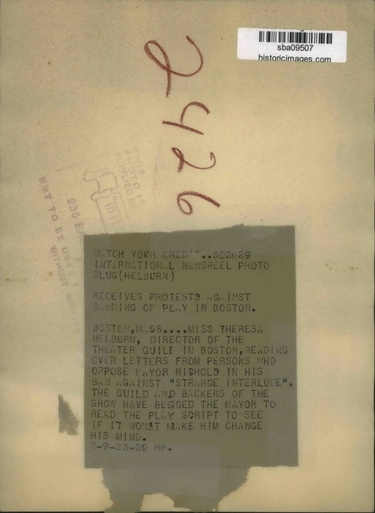 1929 Press Photo Theresa Helburn reads protest letters opposing Mayor Nichols