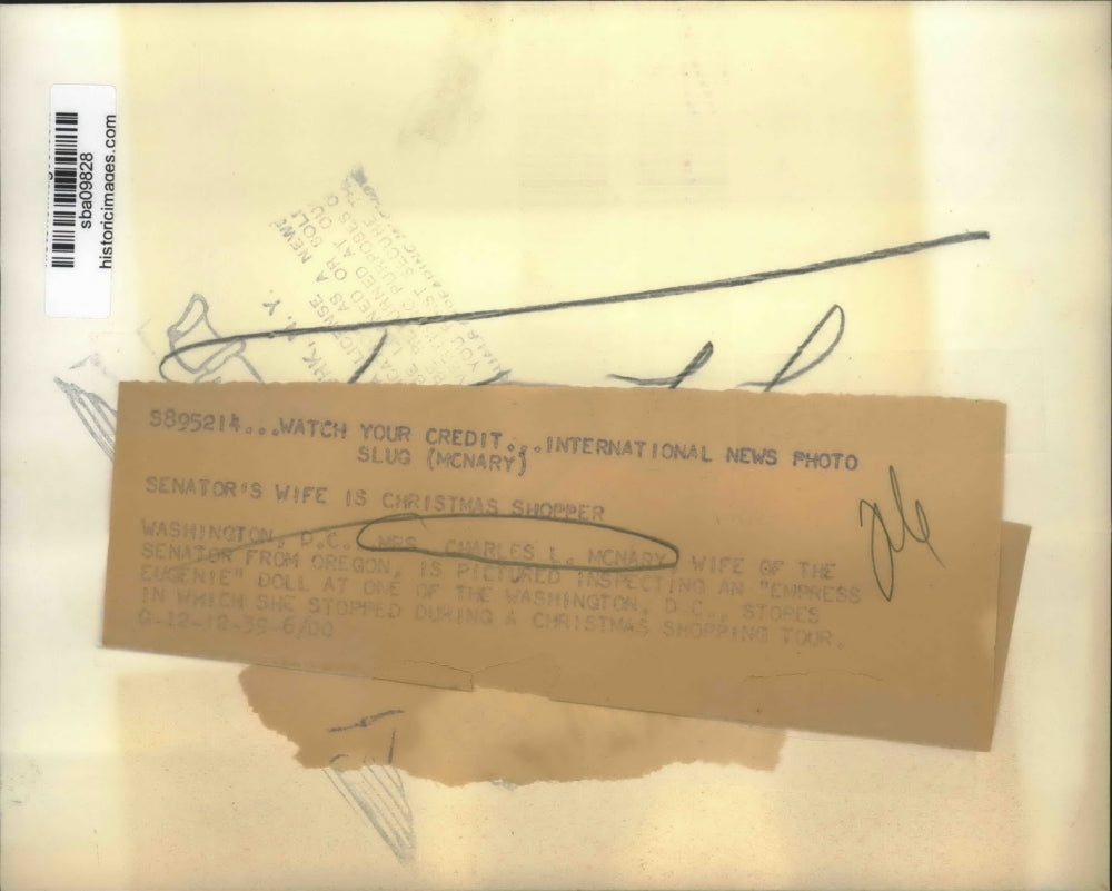 1939 Press Photo Mrs.Charles McNary wife of Senator from Oregon shopping