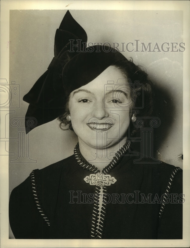 1937 Press Photo Mrs. Theodore Gordon Peck charged husband for alimony suit