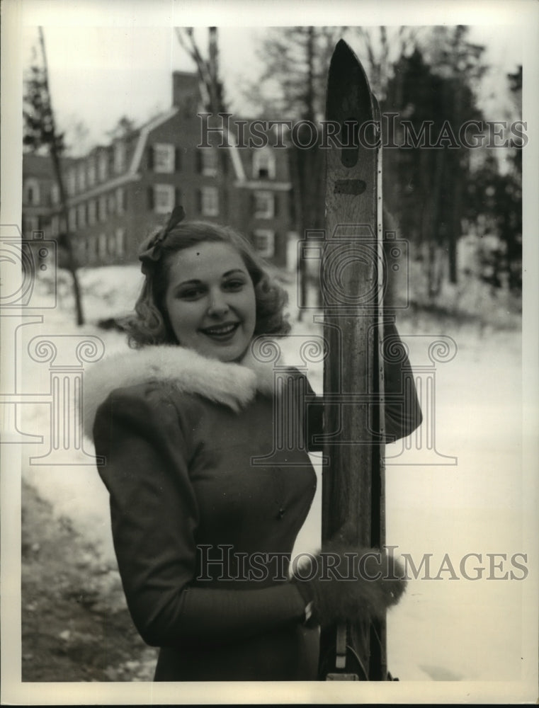 1940 Press Photo Marie Nash, candidate for Queen of Dartmouth Winter Carnival- Historic Images