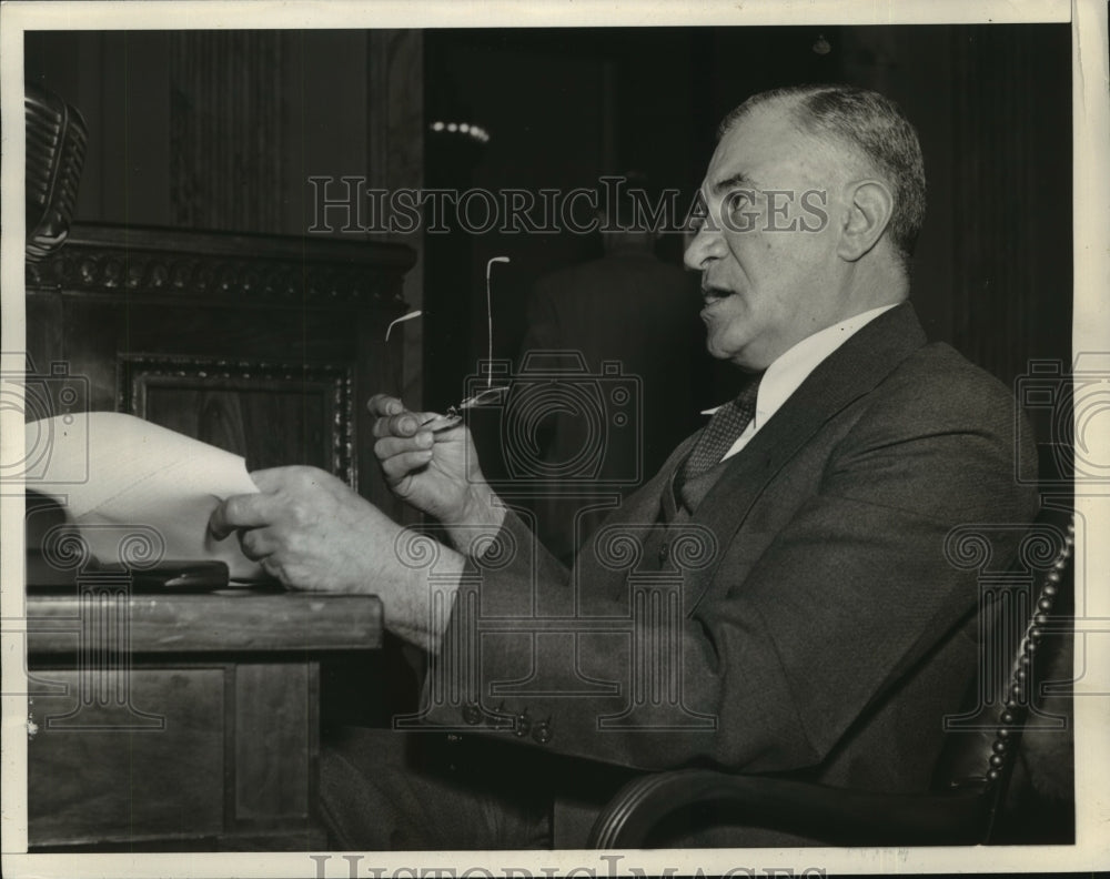 1943 Press Photo David Podell testifies before the Senate Subcommittee