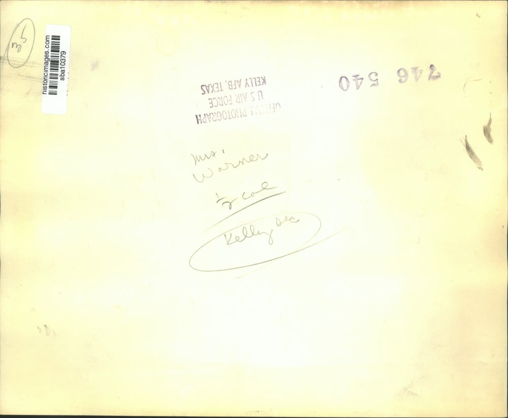 Press Photo Mrs Warner pauses from work and poses for the photographer