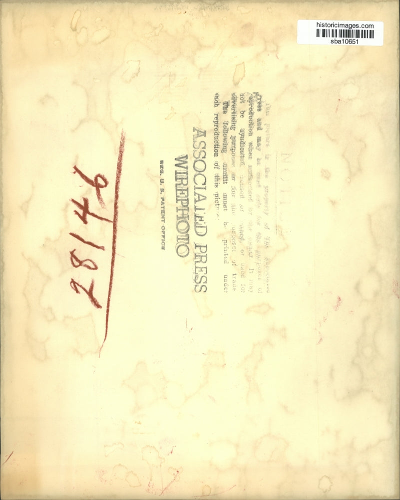 1947 Press Photo Dr. Louie Newton holds the Gold Chalice from Moscow - sba10651