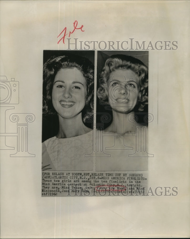 1962 Press Photo MIss Texas Penny Lee Rudd and Miss Wisconsin Joan Mary Engh