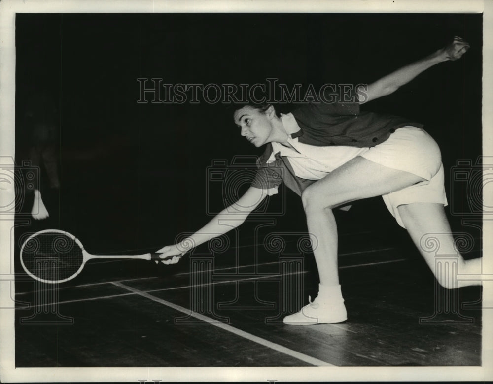 1940 Press Photo Miss Ina Hunter Eliminated in Third Round of Badminton