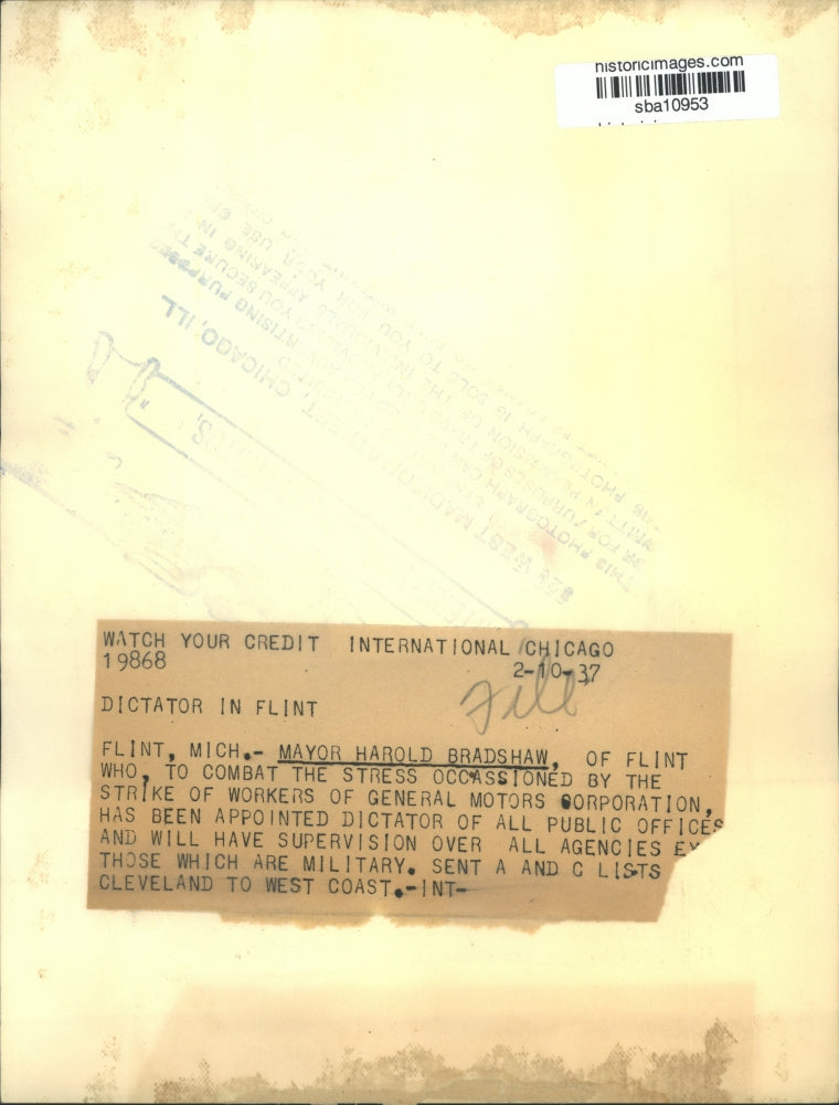 1937 Press Photo Flint Mich Mayor Harold Bradshaw during auto workers strike