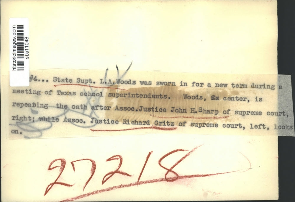 Press Photo L.A. Woods takes oath for a new term as Texas School Sperintendent