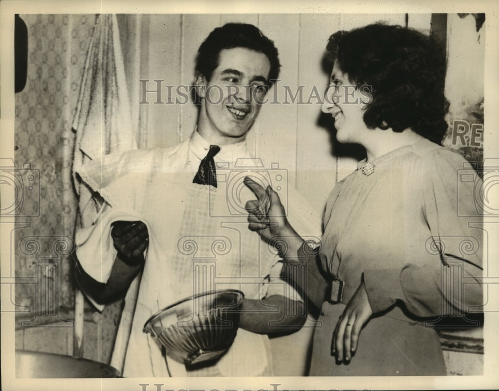 1937 Press Photo Stanley Backus with his 12 year old bride Leona - sba11093